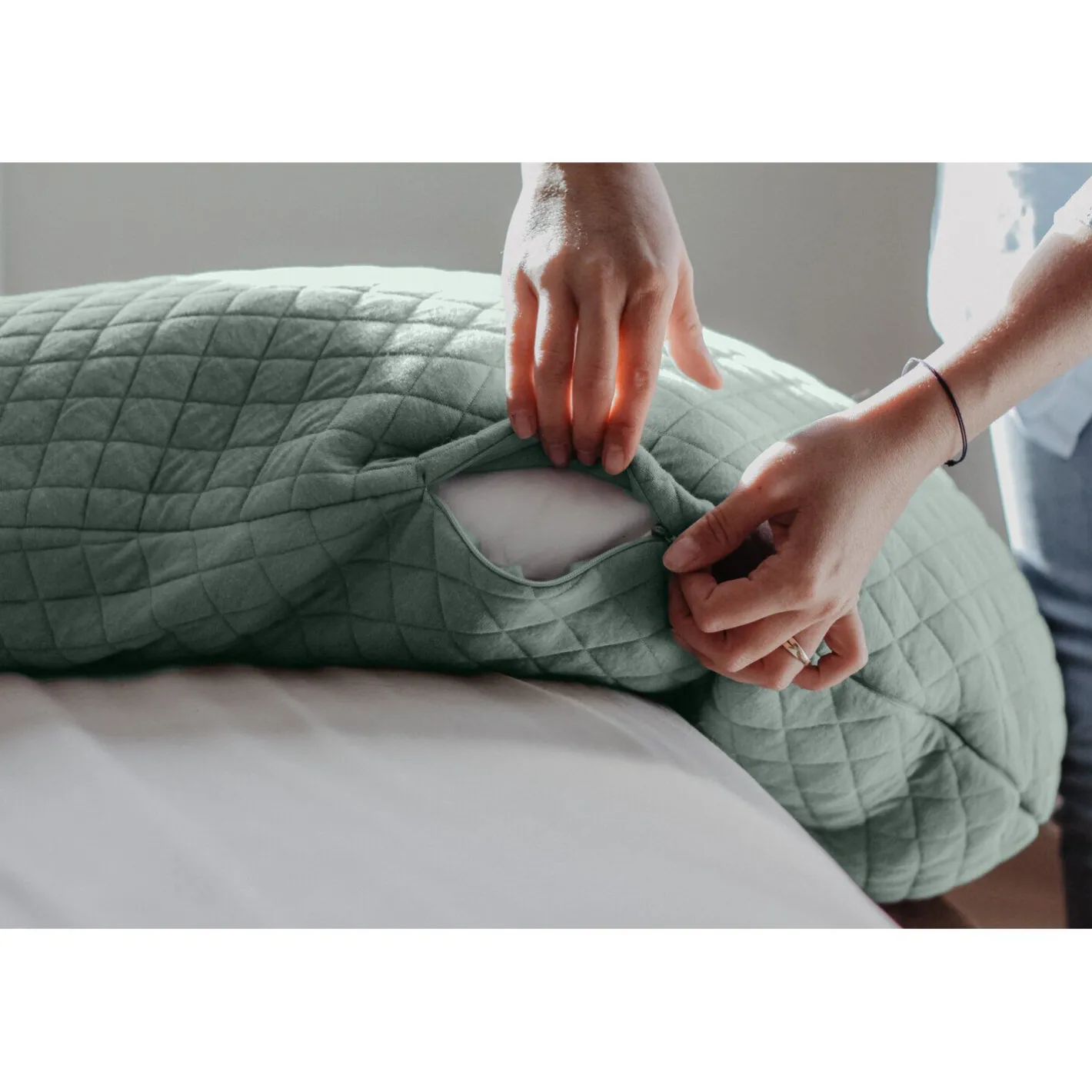 BÉABA Coussin D'allaitement*Big Flopsy™ Fleur de coton® Vert Sauge Lin
